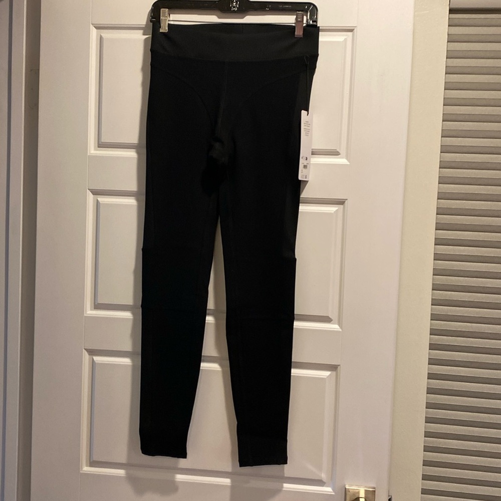 Alo soft high waist head start-leggings
Color black
Size medium - Picture 3 of 7